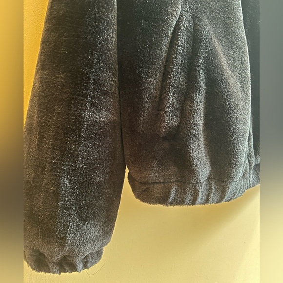 Urban Outfitters Faux Fur Womens Jacket Size Medium Black Soft Fuzzy Full Zip - Picture 9 of 12